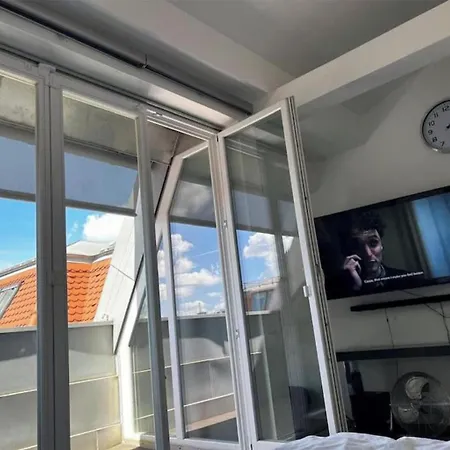 House With Big Garden, 5 Min To Allianz Arena Апартаменты Мюнхен