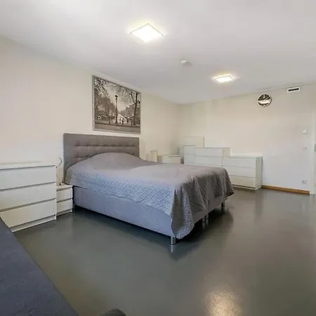 Appartement House With Big Garden, 5 Min To Allianz Arena *